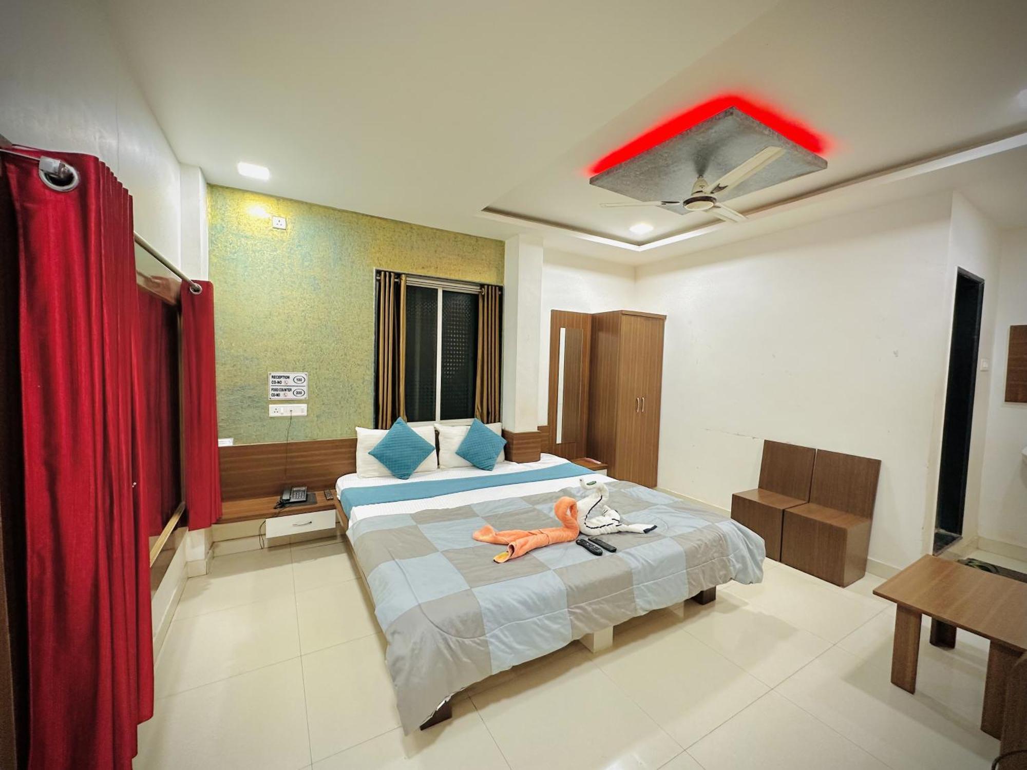 Hotel Sawai Executive Jadhavwadi Exteriör bild