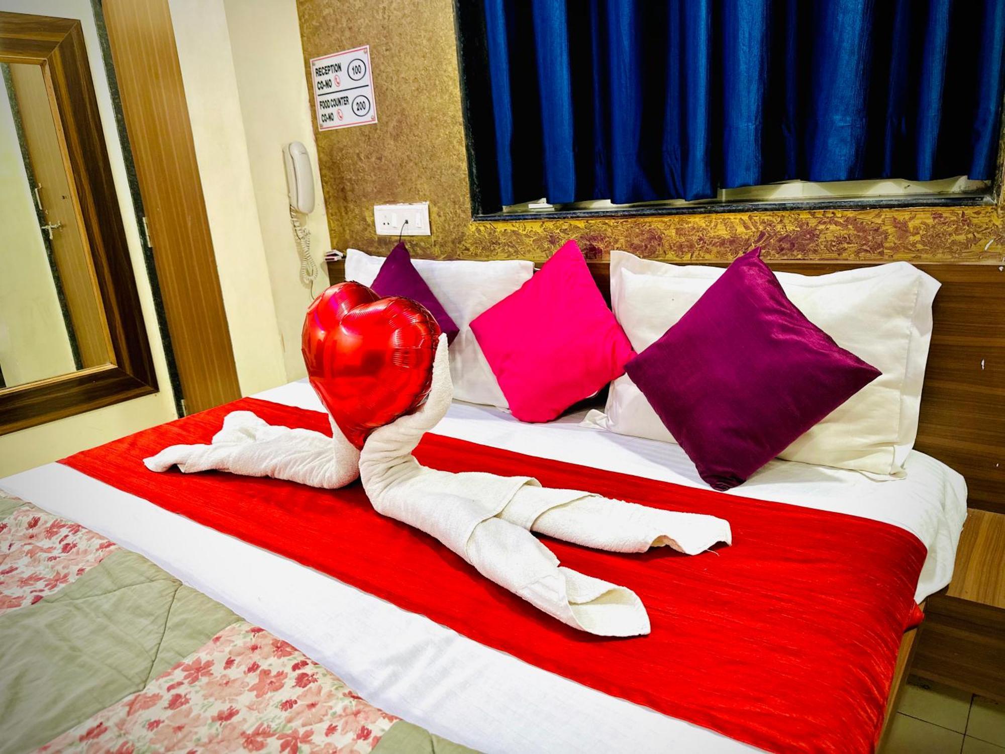 Hotel Sawai Executive Jadhavwadi Exteriör bild