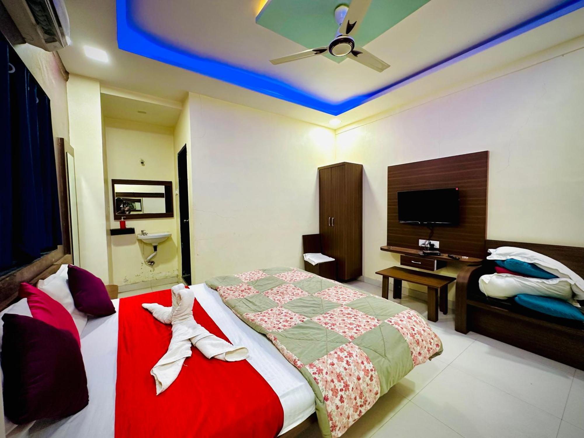 Hotel Sawai Executive Jadhavwadi Exteriör bild
