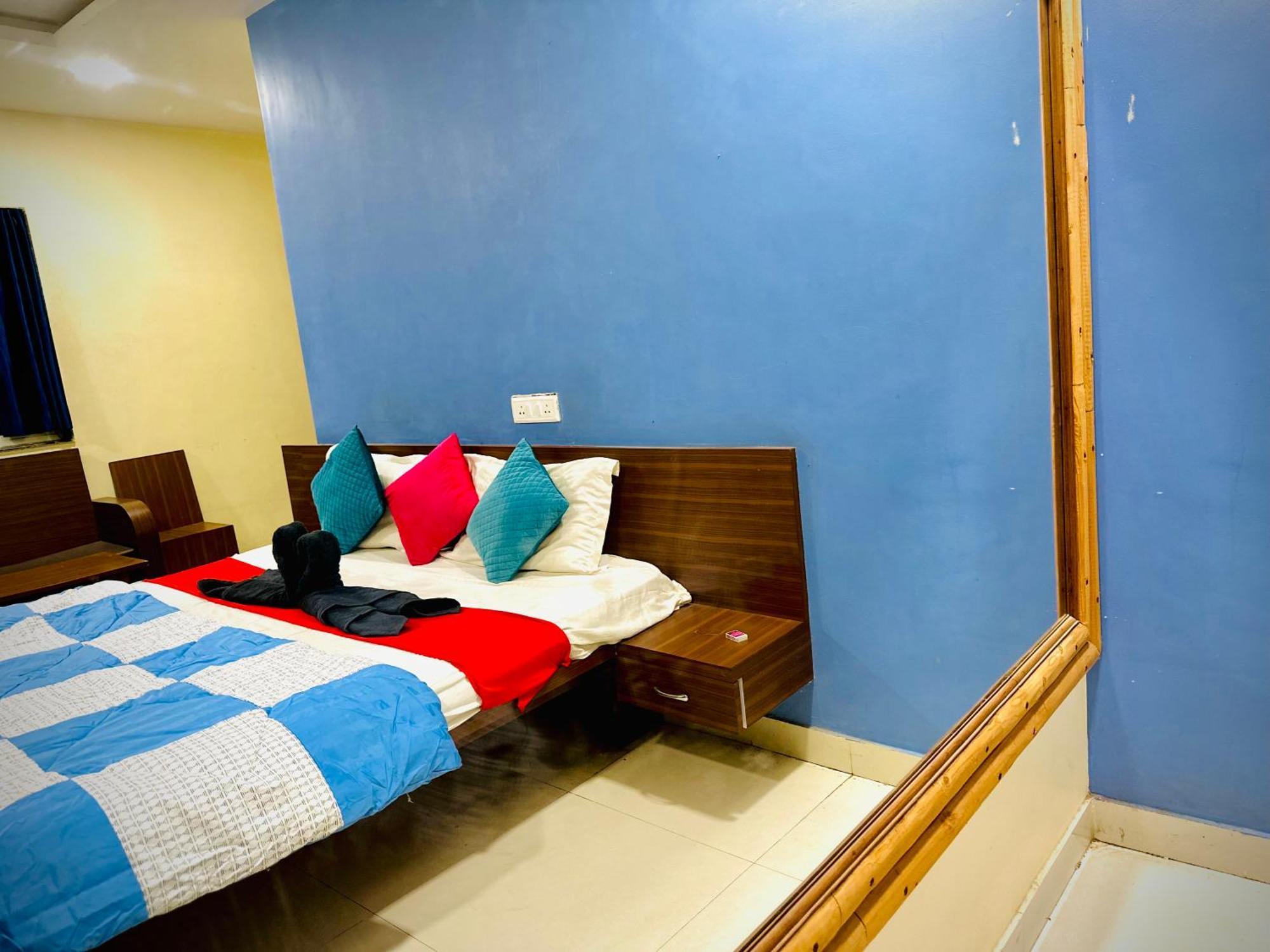 Hotel Sawai Executive Jadhavwadi Exteriör bild