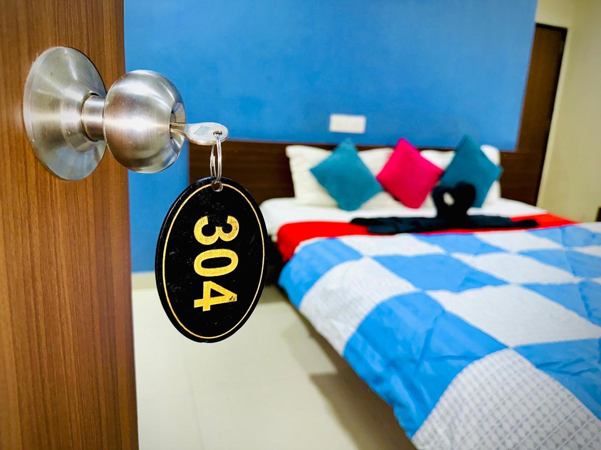 Hotel Sawai Executive Jadhavwadi Exteriör bild