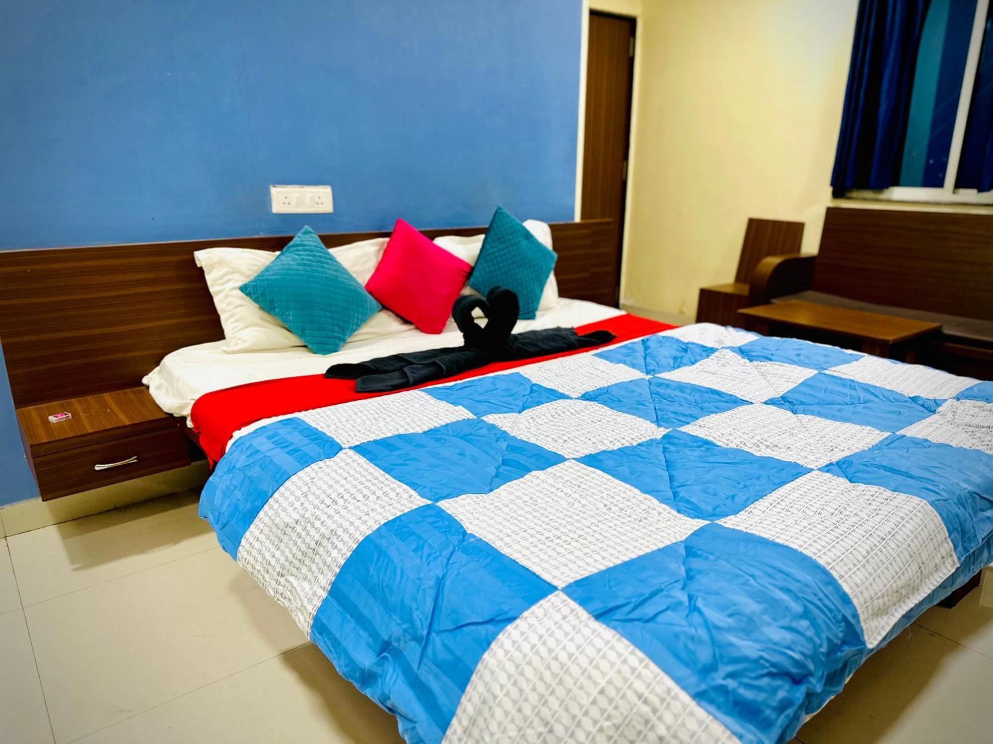 Hotel Sawai Executive Jadhavwadi Exteriör bild